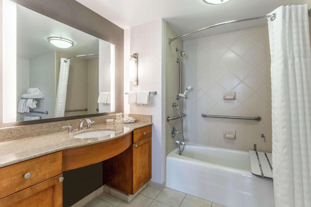 Koupelna v ubytování Homewood Suites by Hilton Albany