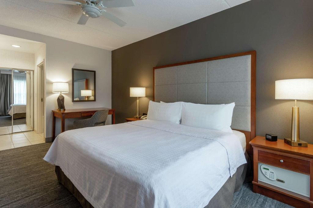 Postel nebo postele na pokoji v ubytování Homewood Suites by Hilton Albany