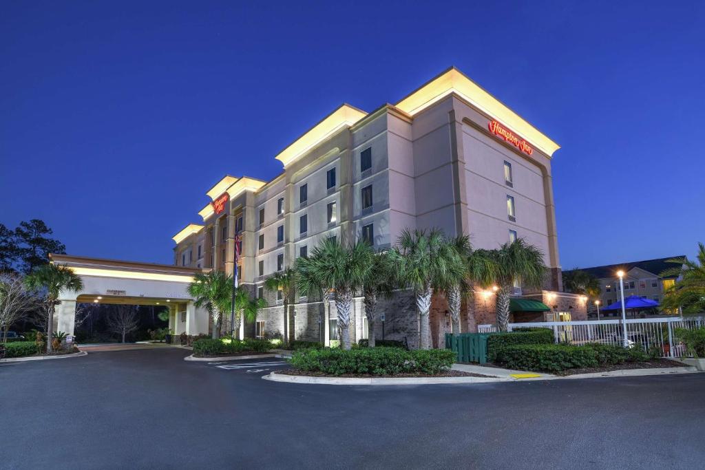 a rendering of a hotel at night at Hampton Inn Jacksonville - East Regency Square in Jacksonville