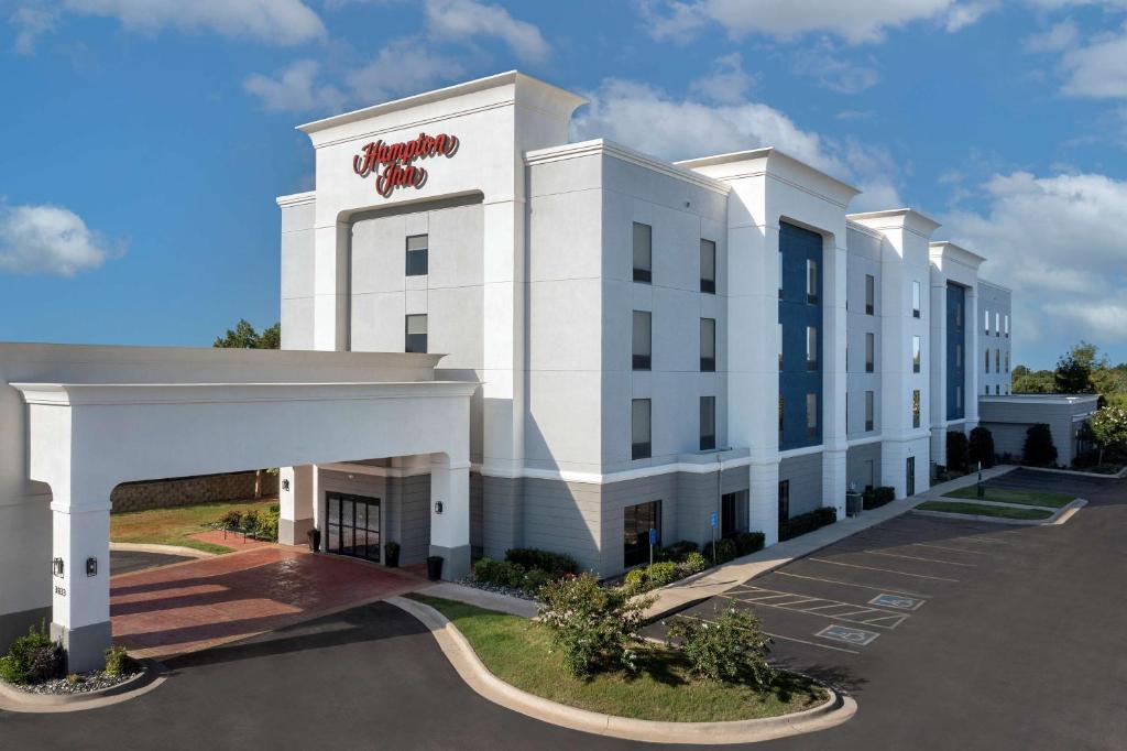 a rendering of the front of a hotel at Hampton Inn Duncan in Duncan