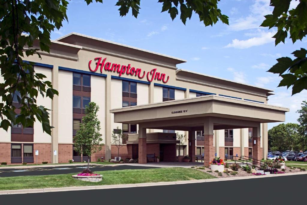 a hampton inn suites harlington city exterior at Hampton Inn Madison East Towne Mall Area in Madison