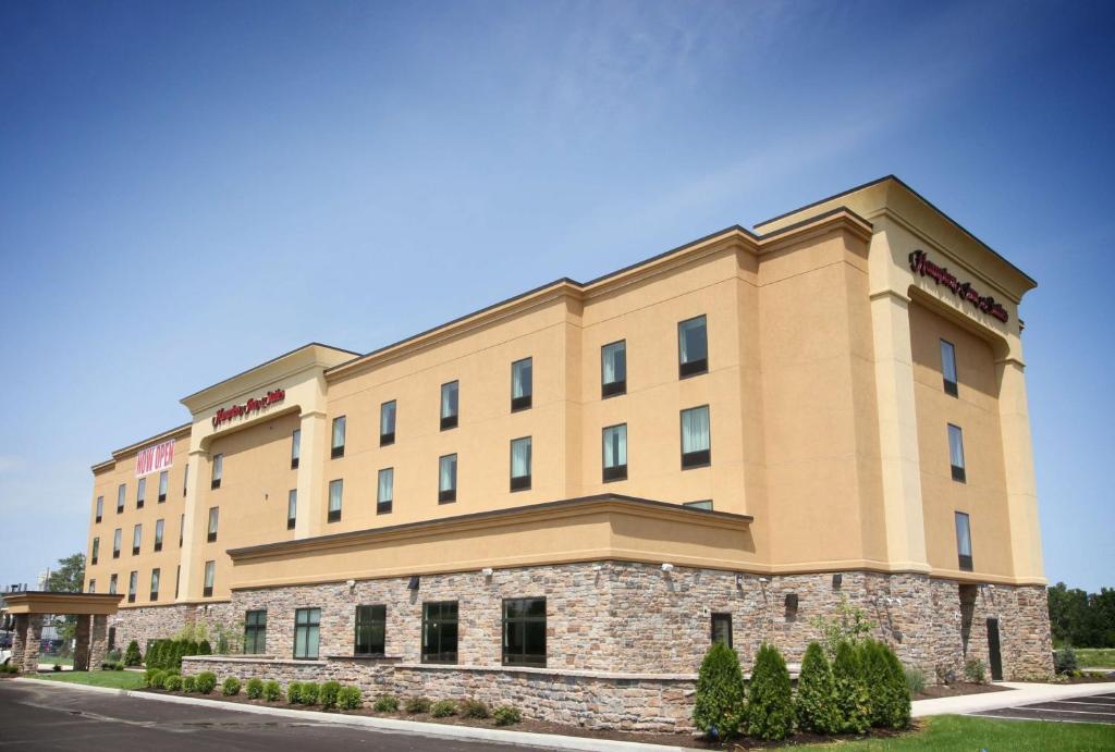 a large tan building on a street at Hampton Inn and Suites Sandusky/Milan in Milan