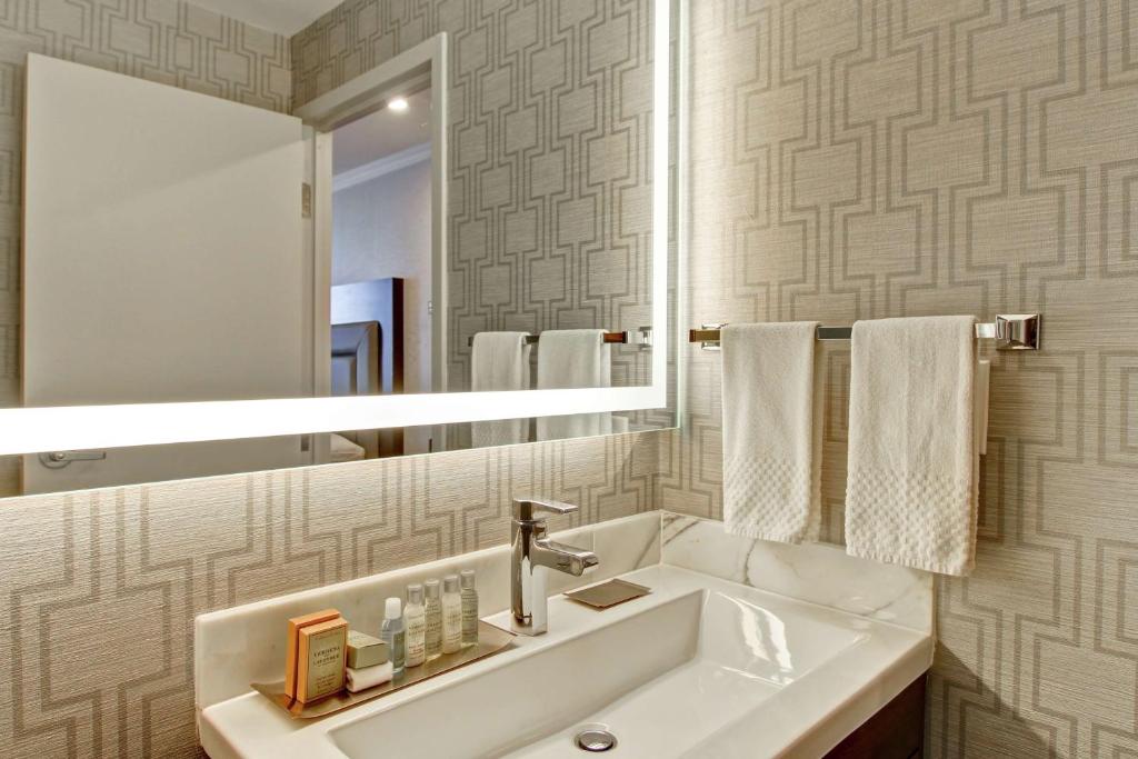 DoubleTree by Hilton Toronto Downtown - Resim 39