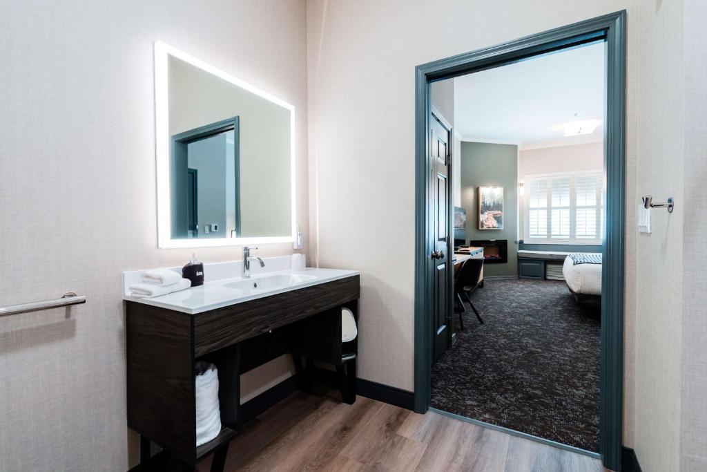 Hotel NoBo Cascade, Tapestry Collection by Hilton - 