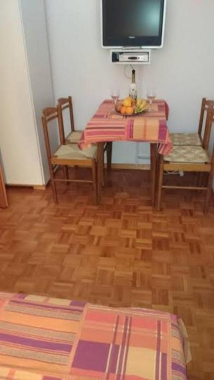 Televízia a/alebo spoločenská miestnosť v ubytovaní Guesthouse Adriatic