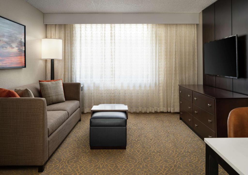 Posezení v ubytování Embassy Suites by Hilton Tucson East