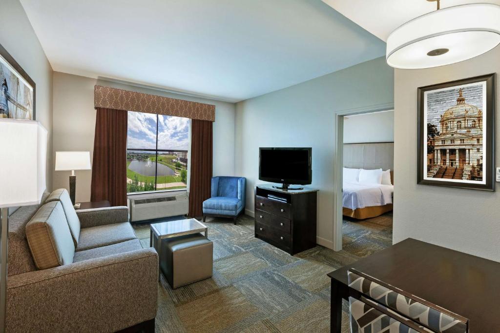 Homewood Suites by Hilton Waco - 一居室国王套房与湖景 - 不吸烟