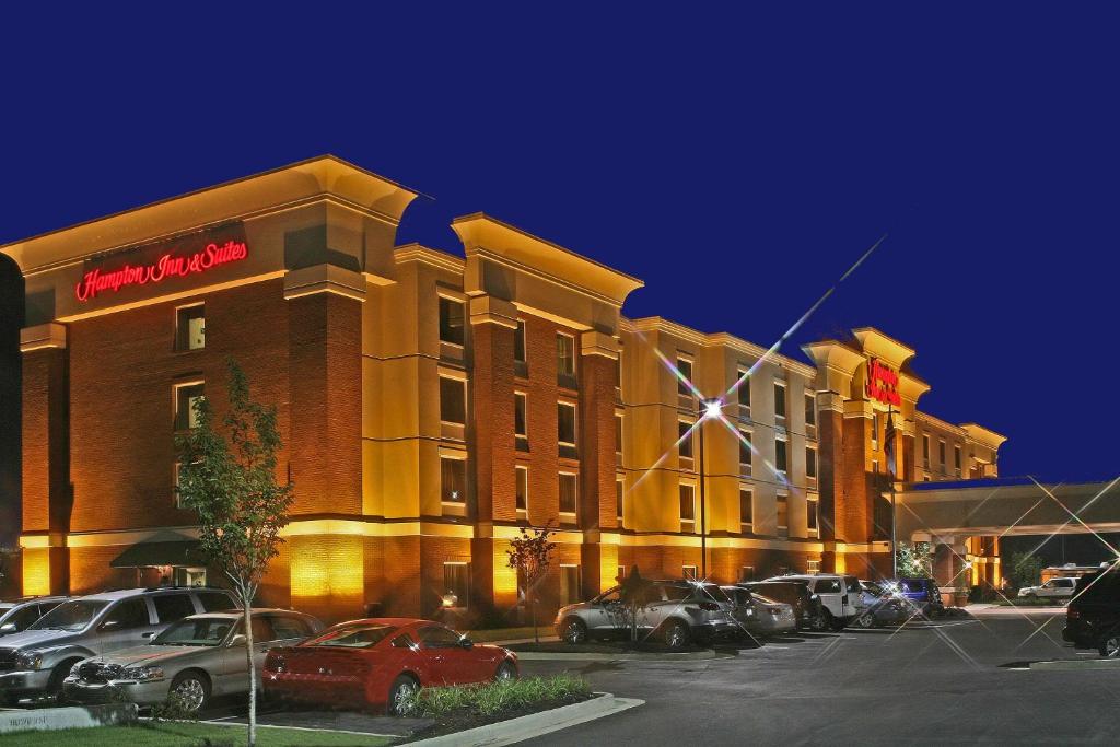 a hotel with cars parked in a parking lot at Hampton Inn & Suites Murfreesboro in Murfreesboro
