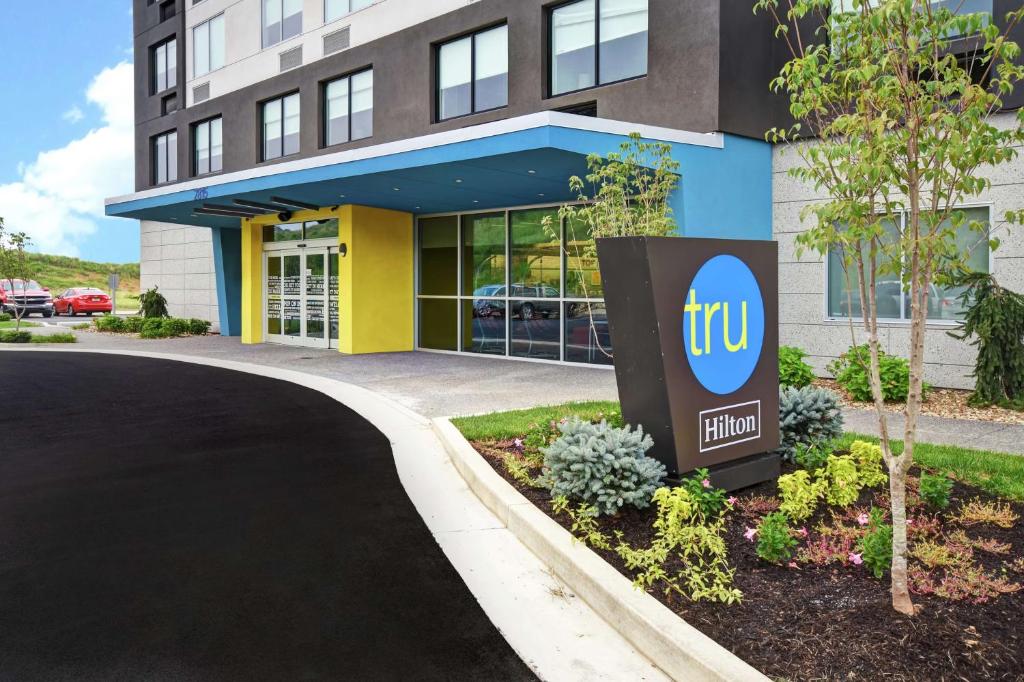 a hotel with a sign in front of a building at Tru By Hilton Pigeon Forge in Pigeon Forge