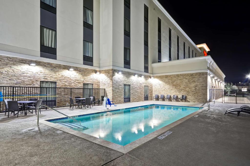 Bazén v ubytování Hampton Inn Kyle nebo v jeho okolí