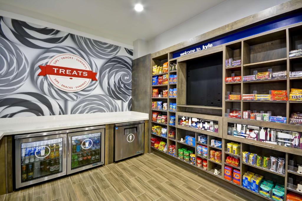Supermarket nebo jiné obchody v  hotelu nebo okolí