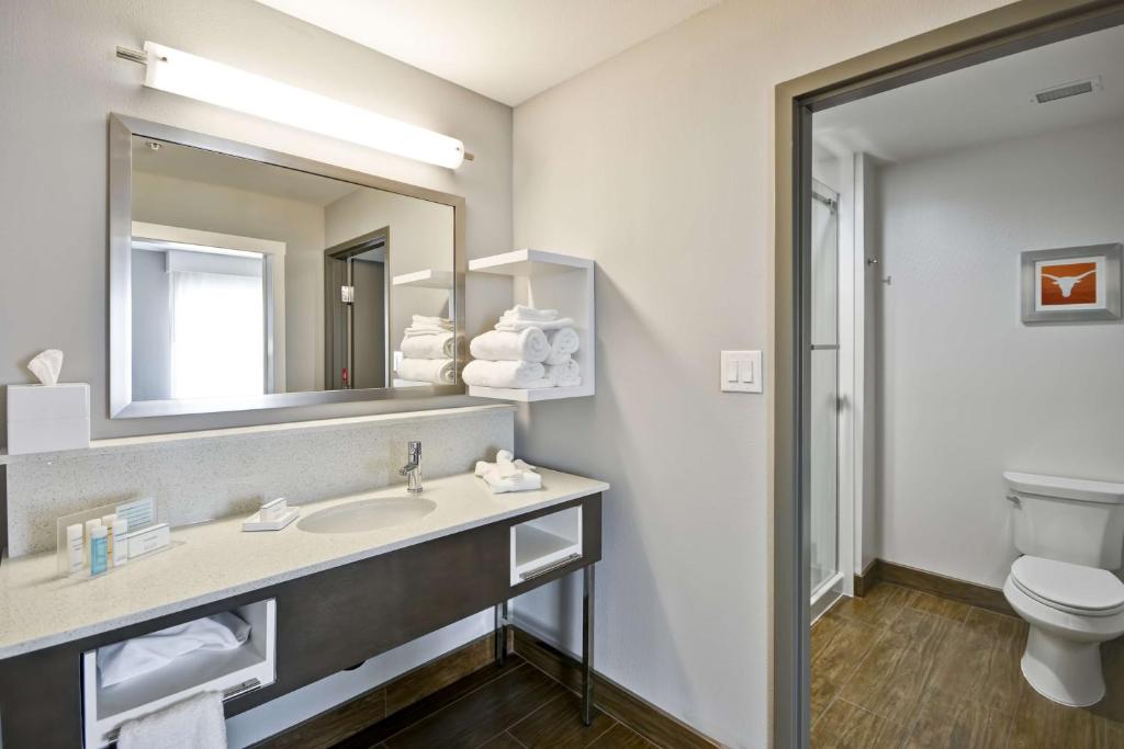 Koupelna v ubytování Hampton Inn Kyle