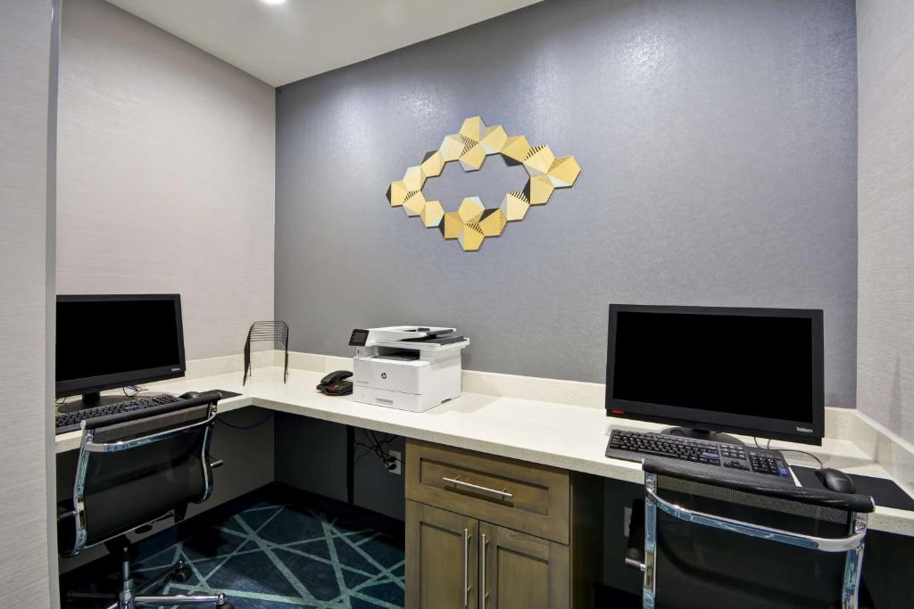 Kuchyň nebo kuchyňský kout v ubytování Hampton Inn Kyle