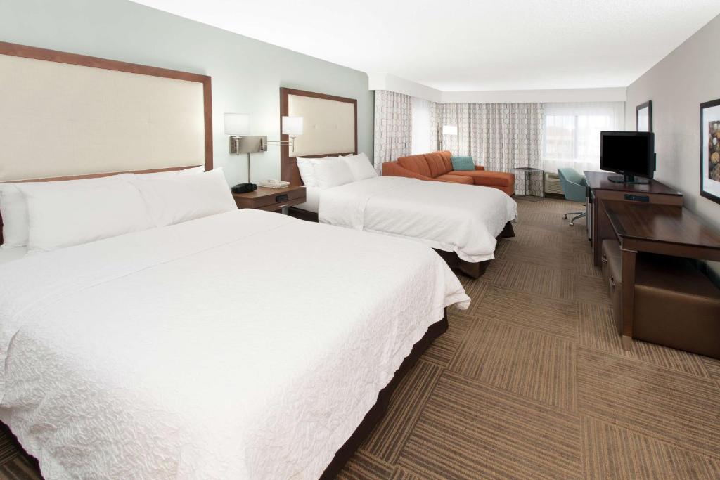 Hampton Inn Birch Run - Deluxe-Zimmer Mit Queensize-Bett Und Schlafsofa