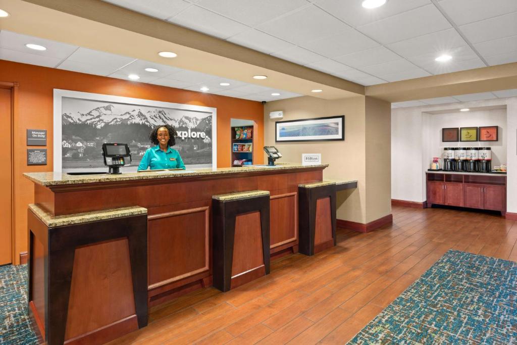 Hampton Inn & Suites Burlington photo