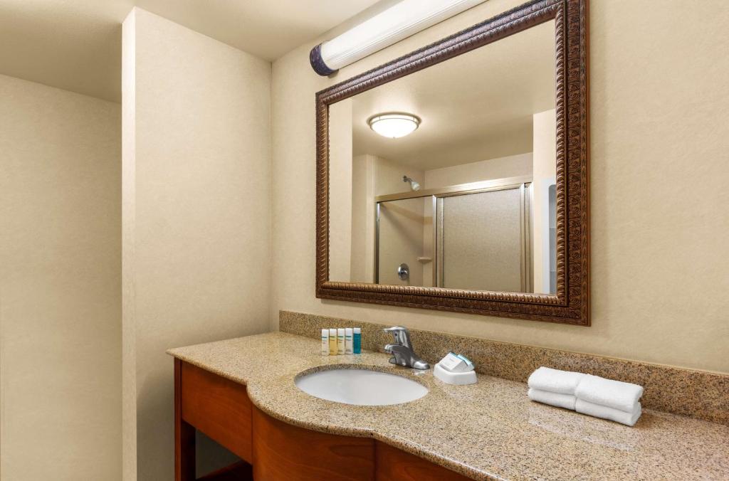 Hampton Inn & Suites Burlington photo