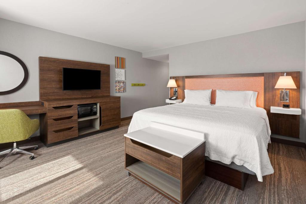 Hampton Inn & Suites Burlington photo