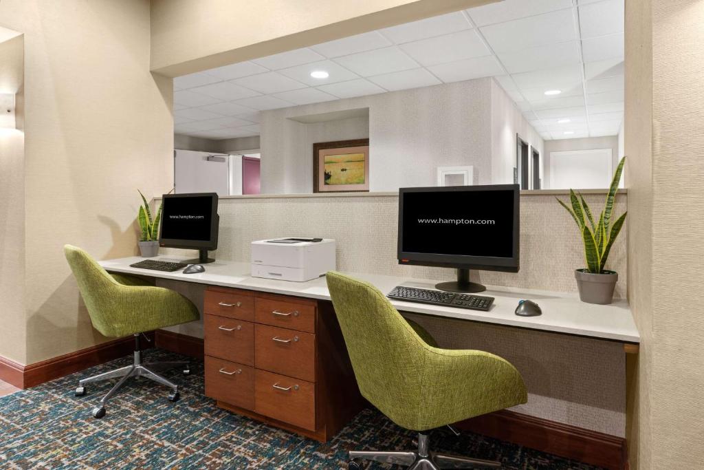 Hampton Inn & Suites Burlington photo