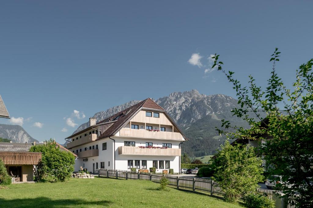Nespecifikovaný výhled na hory nebo výhled na hory při pohledu z hotelu
