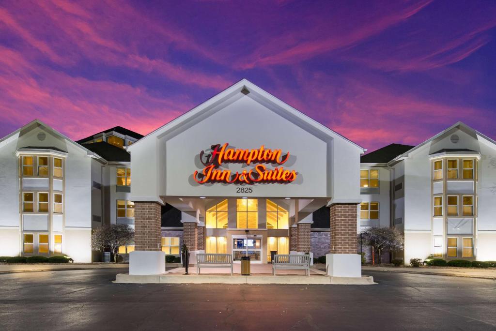 a rendering of the front of a hotel at Hampton Inn & Suites Chicago-Hoffman Estates in Hoffman Estates