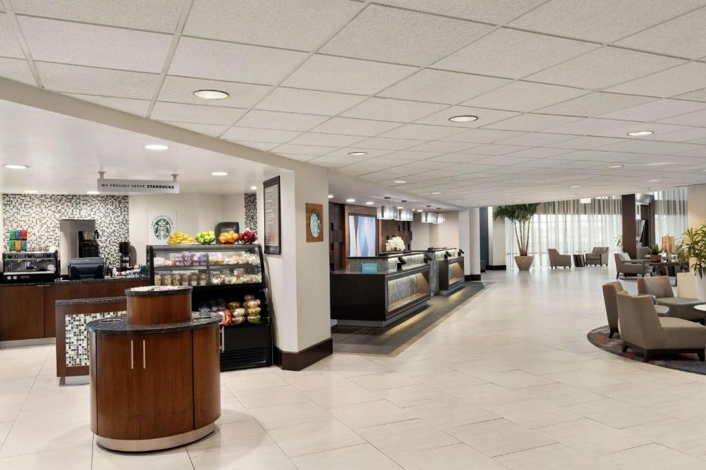 Vstupní hala nebo recepce v ubytování Hilton Long Island/Huntington