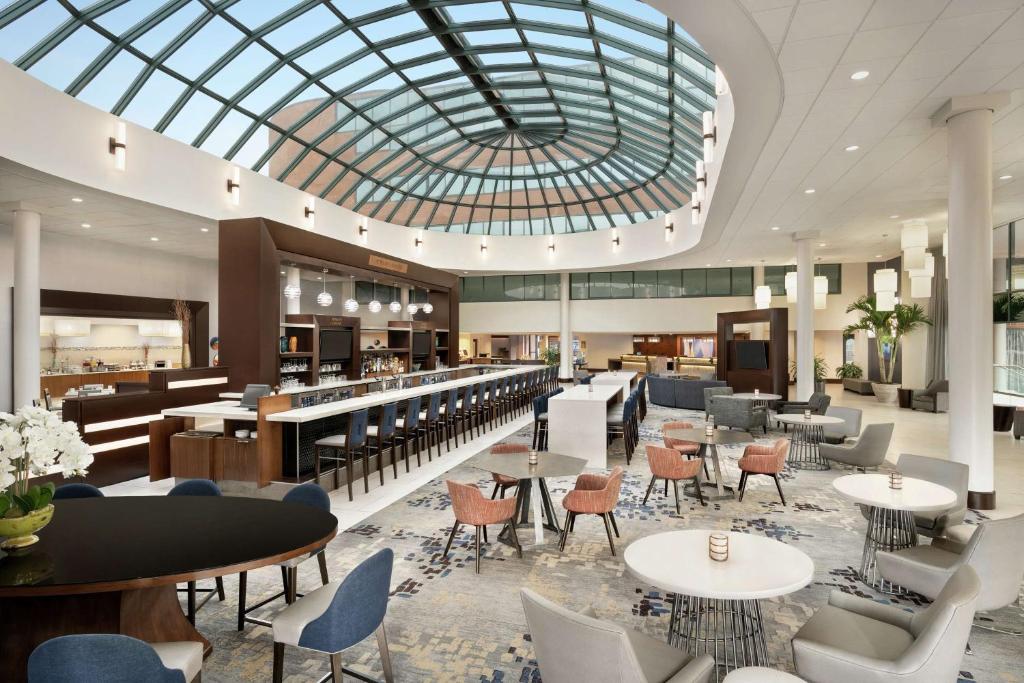Restaurace v ubytování Hilton Long Island/Huntington