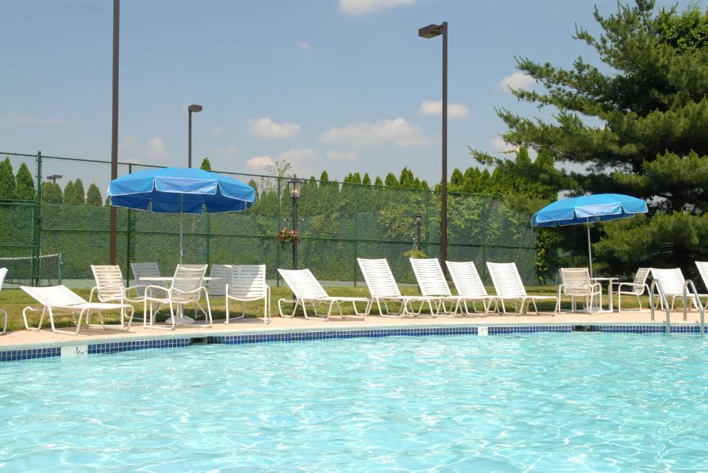 Bazén v ubytování Hilton Long Island/Huntington nebo v jeho okolí