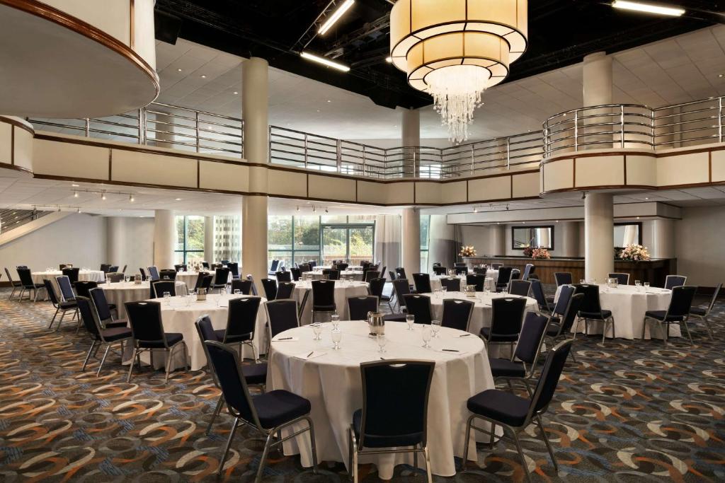 Restaurace v ubytování Hilton Long Island/Huntington