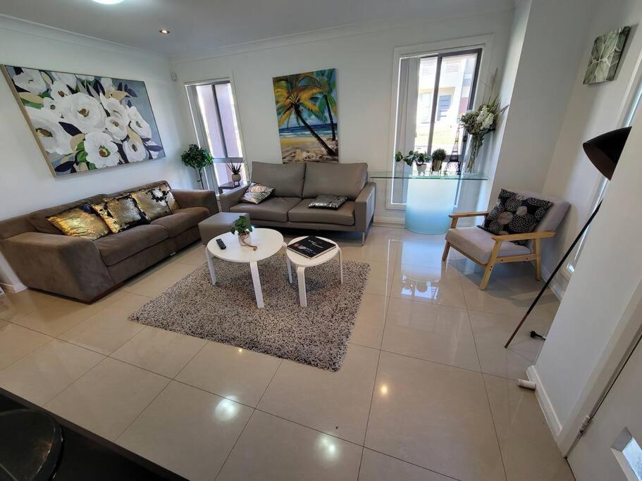 5 bedroom cozy house+3 bathrooms, Glenwood (updated prices 2026)