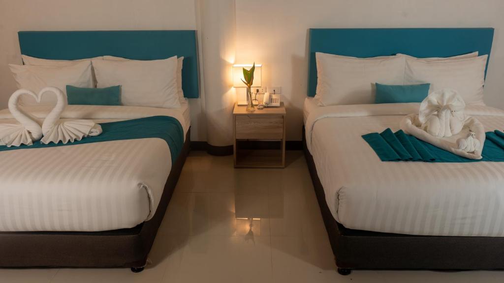 Postel nebo postele na pokoji v ubytování Boracay Sea View Hotel