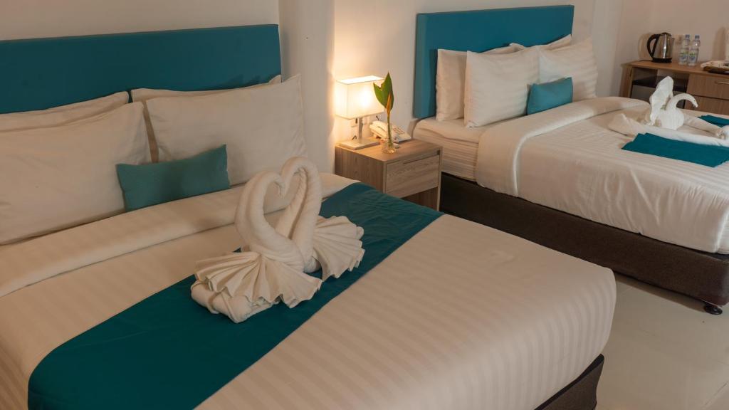 Postel nebo postele na pokoji v ubytování Boracay Sea View Hotel