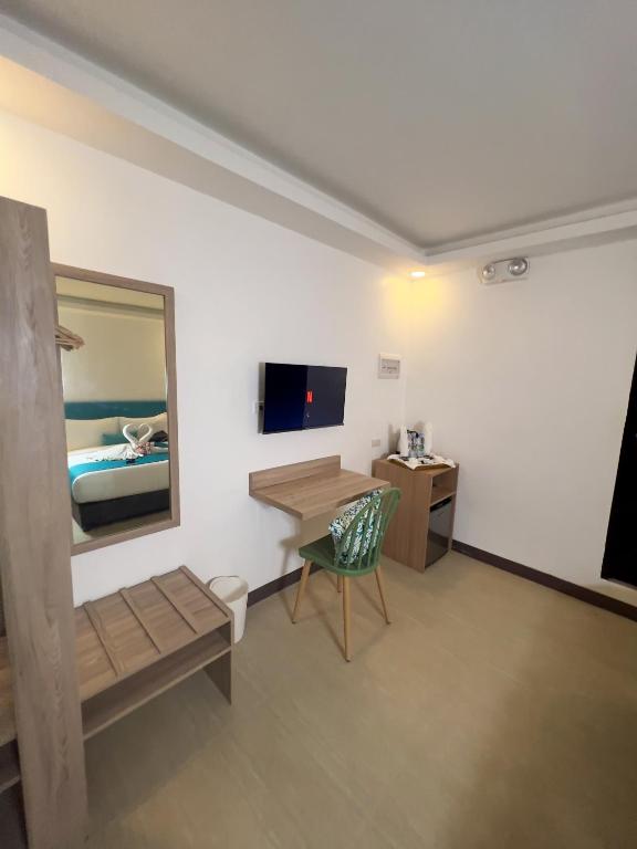 TV a/nebo společenská místnost v ubytování Boracay Sea View Hotel