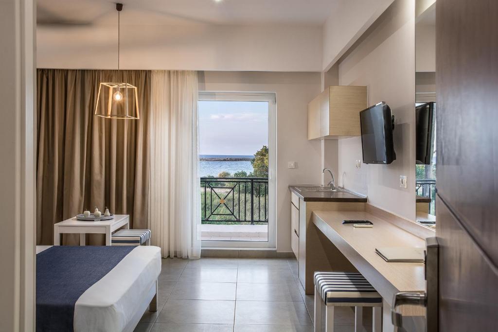 Sea View Hotel & Apartments - 1