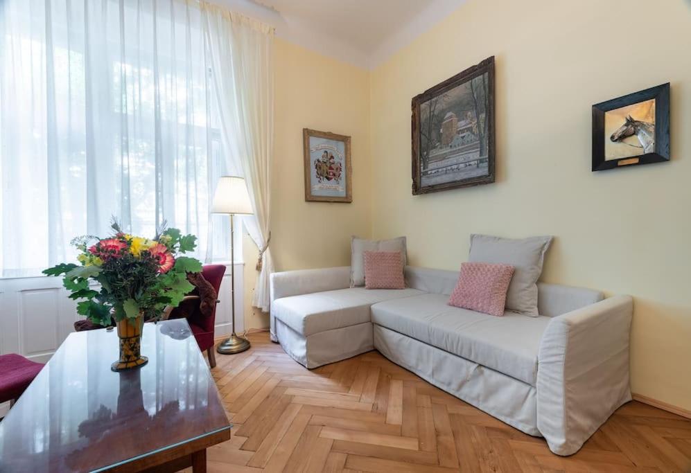Historic Apartment, Prague (updated prices 2024)