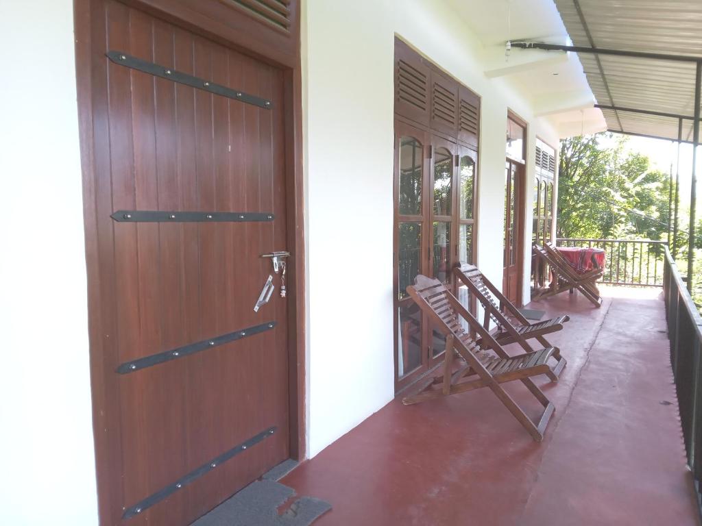 Balkón nebo terasa v ubytování Chamodya Home Stay