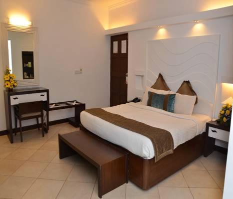 Postel nebo postele na pokoji v ubytování Sonesta Inns Beach Resort - Candolim Beach