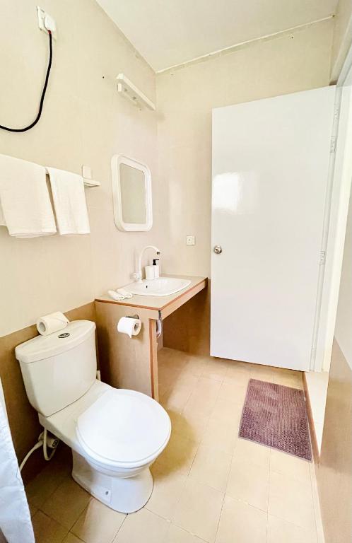 Three Hearts Guesthouse and Villas - 13