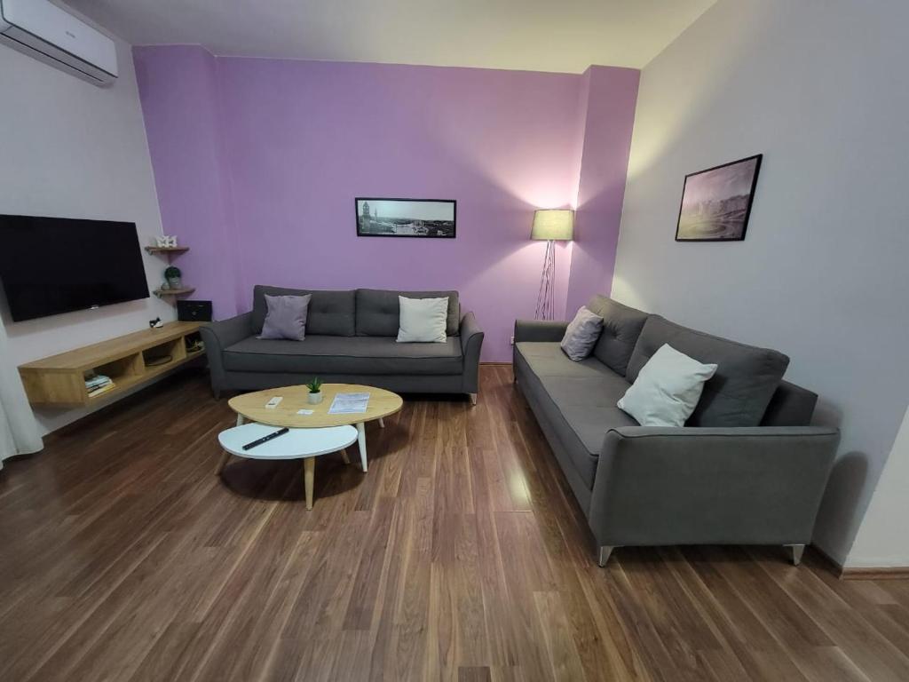 Centerbestview of Tirana - Image 12