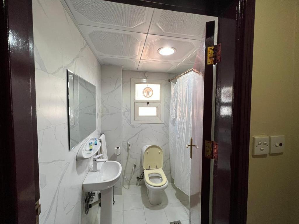 Koupelna v ubytování Al Jazeerah Hotel