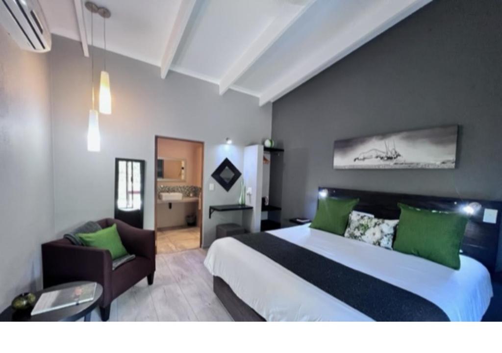 Letto o letti in una camera di Turaco Lodge - No Loadshedding