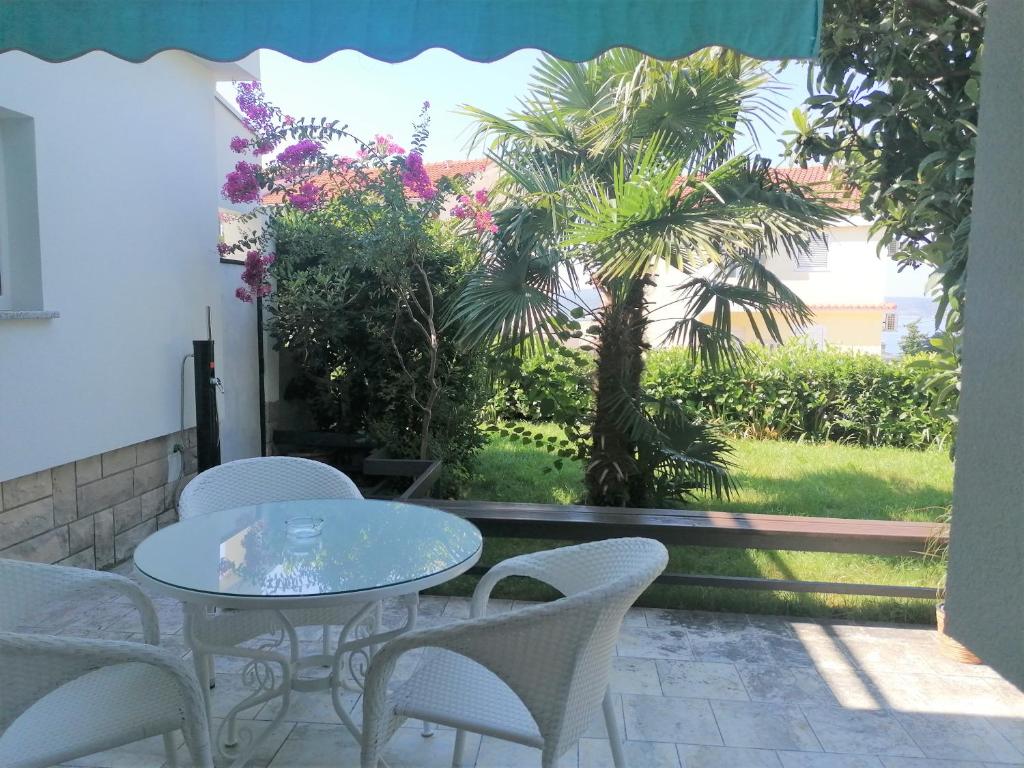 Vonkajšia záhrada v ubytovaní Apartment Soleil