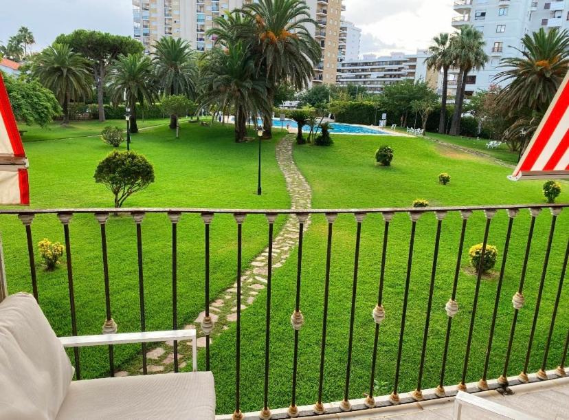- Balcón con vistas al parque en Apartamento Los Carmenes, playa de Gandia, en Playa de Gandía