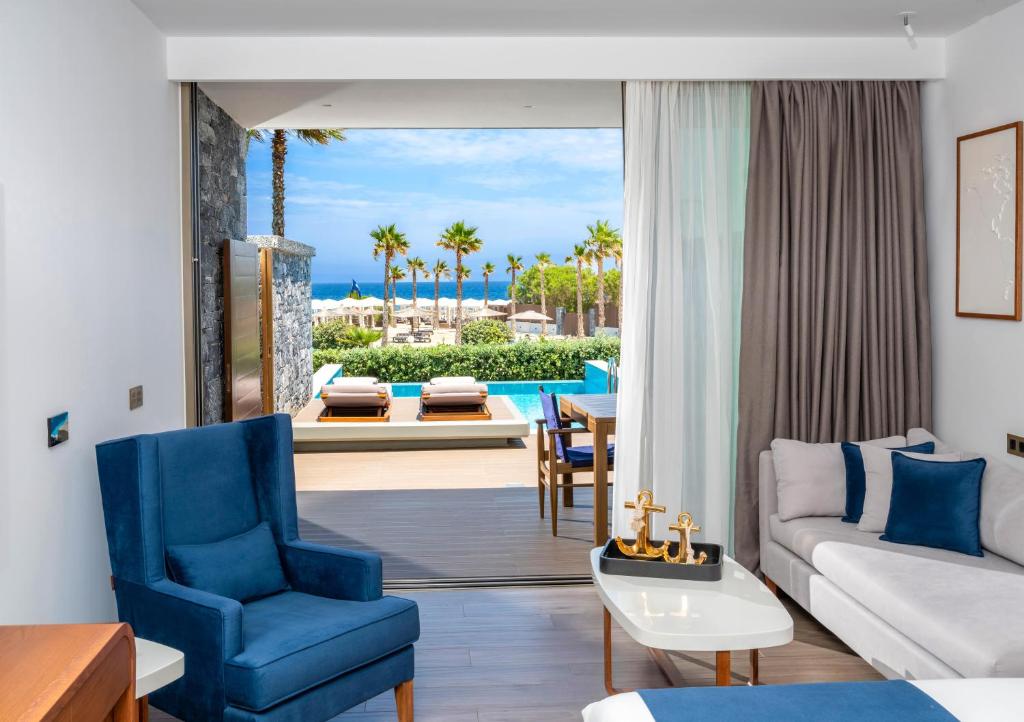 Bazén v ubytování Nana Princess Suites Villas & Spa nebo v jeho okolí
