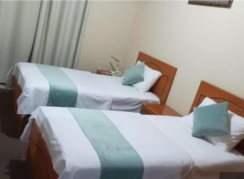 Postel nebo postele na pokoji v ubytování Al Jazeerah Hotel