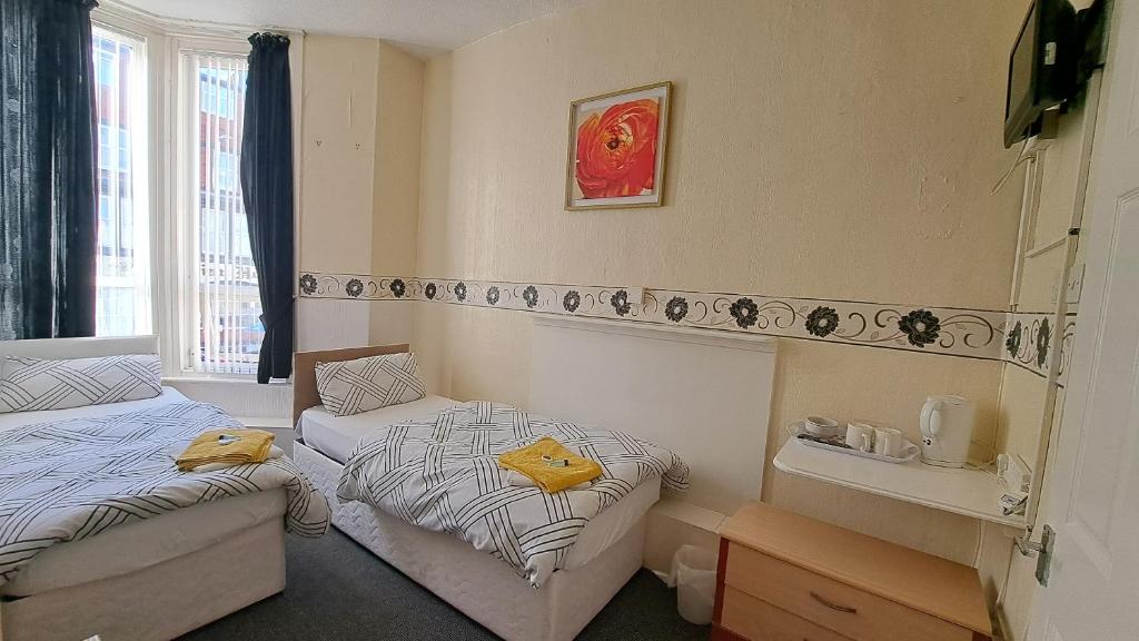 
Twin Room with Private Bathroom
