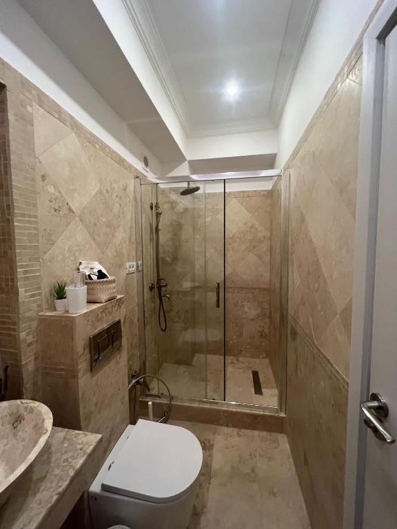 Baðherbergi á Ami Residence Bucharest Airport,Therme&FREE PARKING Otopeni