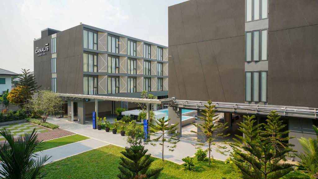 Canalis Suvarnabhumi Airport Hotelの敷地内または近くにあるプール