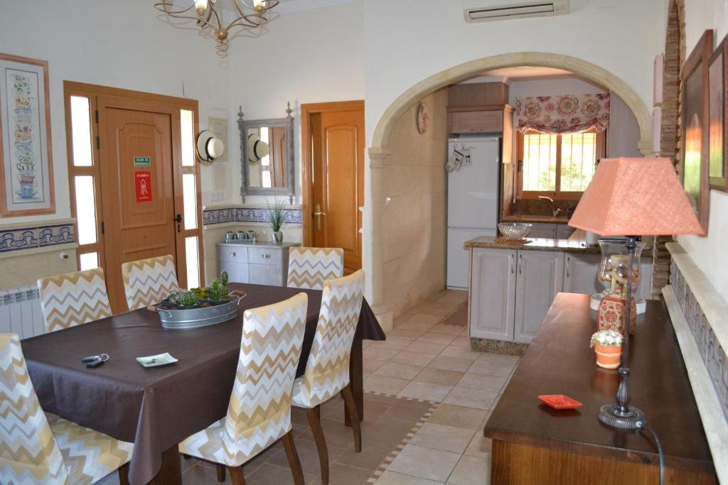 Kuchyň nebo kuchyňský kout v ubytování Apartamento en villa con piscina privada