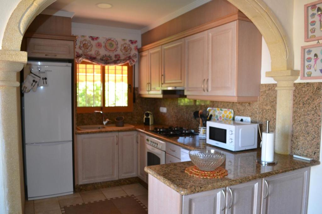 Kuchyň nebo kuchyňský kout v ubytování Apartamento en villa con piscina privada