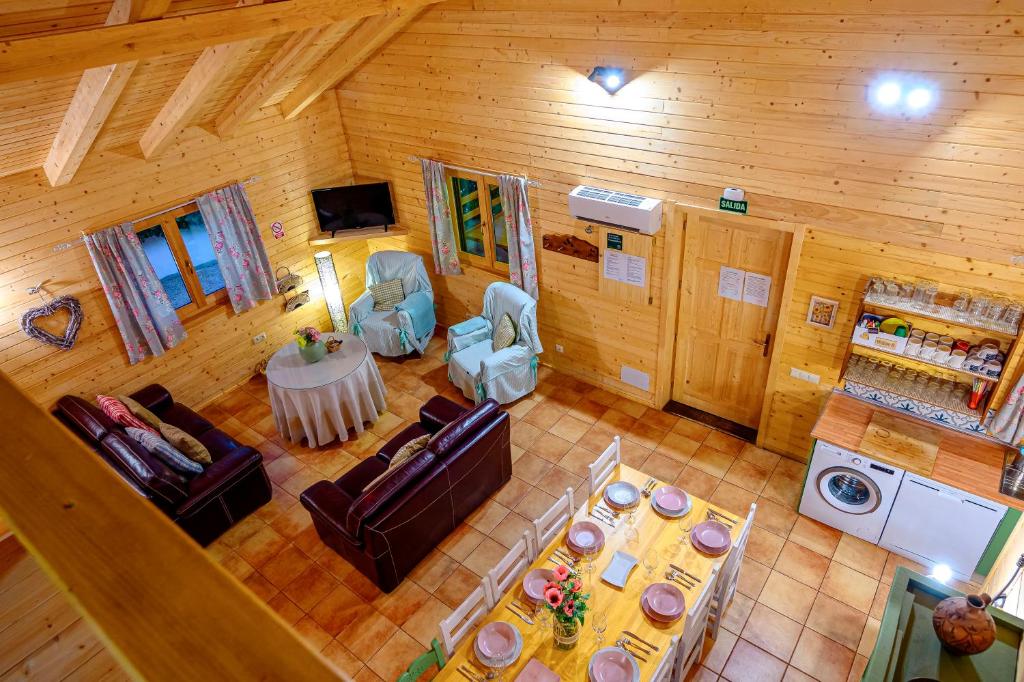 A kitchen or kitchenette at Madera y Miel Casa Rural con niños en Puy du Fou